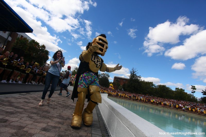 Hundreds Charge Into Ucf Reflection Pond For Annual Spirit Splash Tradition — 6410