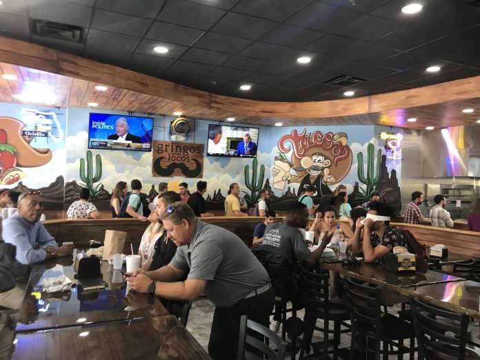 gringos1-696x522